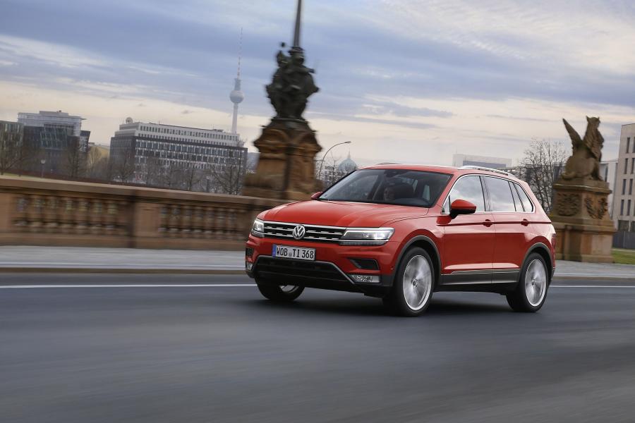 Volkswagen Tiguan 2016 года  (фото 2 из 37)